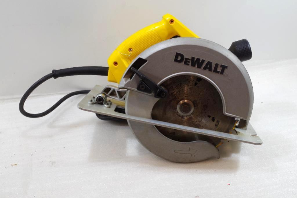 DEWALT 120V 81/4" Circular Saw M/N DW384
