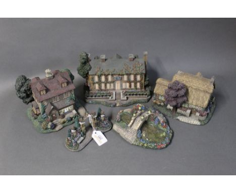 Hawthorn Village ornaments, to include Lamp Light Village sign, Old Porter Field Antique Shop etc  