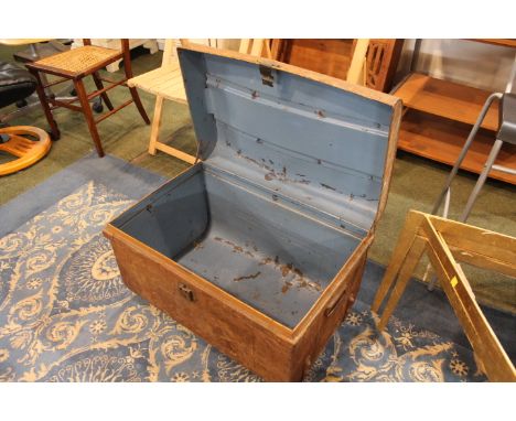 Metal trunk, height 41 cm, width 65 cm, depth 45 cm