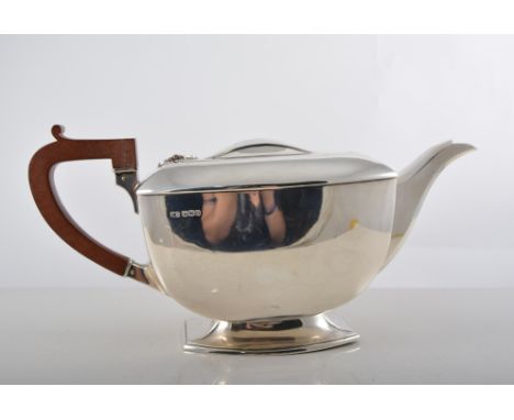 Silver Teapot, rectangular form, scrolled composition handle and finial (detached), FC Sheffield 1944, height 14cm, 22oz gros