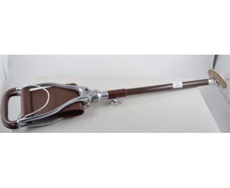 Adjustable metal and leather shooting stick, minimum length 80cm, another shooting stick and two copper and brass horns, (4).