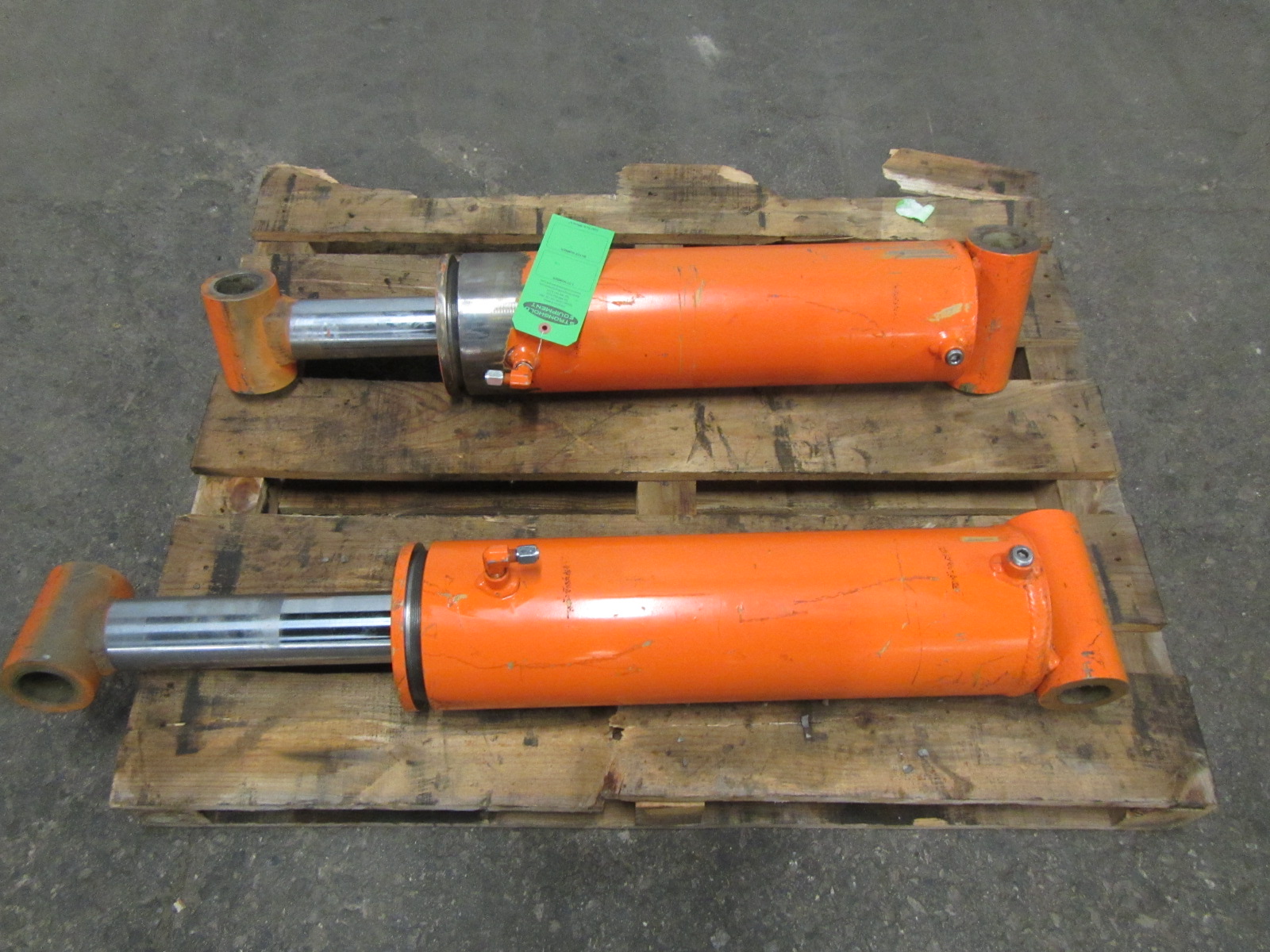 Lot of 2 Heavy duty Hydraulic Cylinders with 20 inch stroke