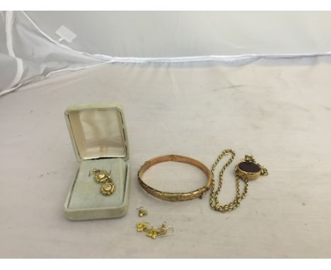 A quantity of 9ct gold jewellery to inc diamond set earrings, 9ct gold bangle, 9ct gold chain etc