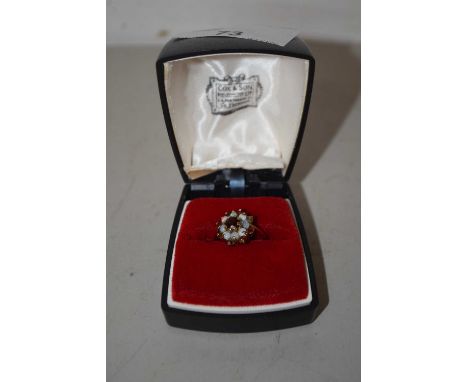 9ct Opal and garnet Cluster Ring, Hallmarked London 1977 3.2g