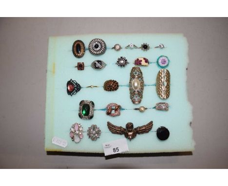 Mixed Lot: Various costume jewellery rings