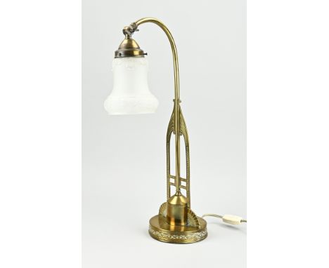 Antique brass Art Nouveau desk lamp. Circa 1900. Adjustable. Dimensions: H 55 cm. In good condition.