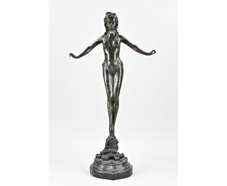 Large bronze statue. Lady in bikini, diver. Second half of the 20th century. Dimensions: H 68 cm. In good condition.