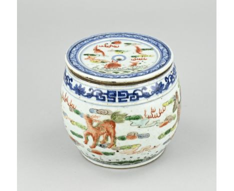 Chinese porcelain Familie Verte lidded jar with mythical animals decoration + six character bottom mark. Dimensions: H 12.5 x