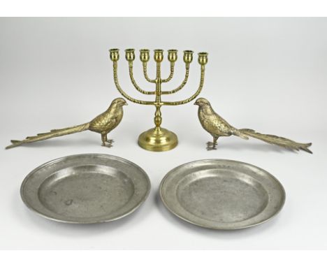 Five parts pewter/brass. 19th - 20th Century. 2x Golden pheasant of brass. 1x Candlestick. 2x Pewter plate, 19th century. Siz