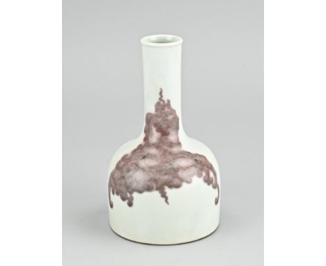 Chinese porcelain pipe vase with pink cloud decoration. Six character bottom mark. Dimensions: H 18 cm. In good condition.