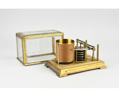 Antique brass barograph with facet cut glass. Signed LM No. 58051. Not tested. Dimensions: 14 x 17 x 12 cm. In good condition