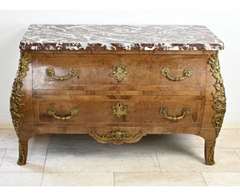 Large chest of drawers in rosewood with bronze decoration and marble top. France. Circa 1920. Dimensions: 90 x 145 x 60 cm. I