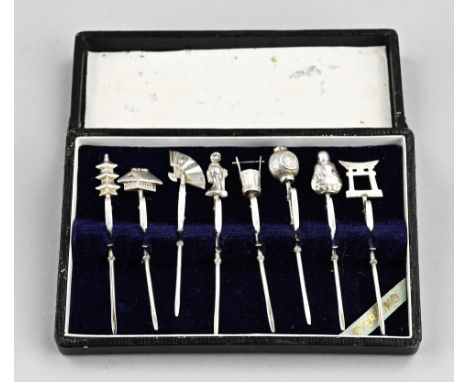 Cassette with 8 silver pins, 925/000, decorated with Japanese representations, including Geisha, Fan and a Buddha. approx. 23