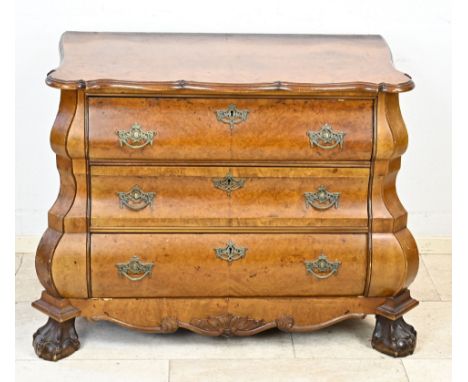 Dutch Baroque style burl walnut chest of drawers, with bronze fittings and claw feet. First half 20th century. Dimensions: 74