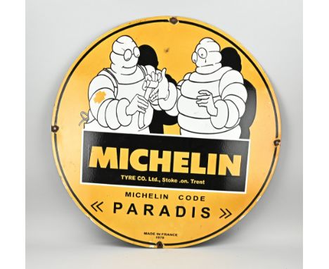 Large, old enamel advertising sign for Michelin. 20th century. Signs of use. Dimensions: Ø 76 cm. In good condition.
