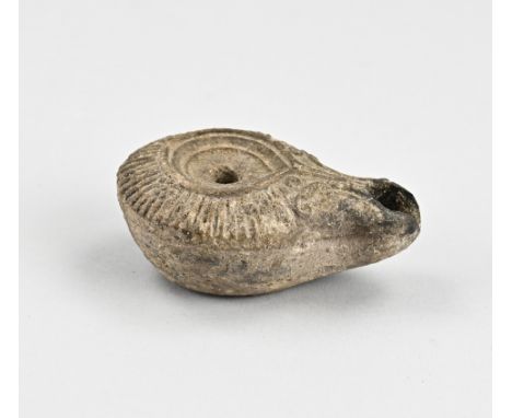 Original Roman Samaritan oil lamp of terracotta. AD 3rd - 7th century. Size: 7.5 cm. In good condition.