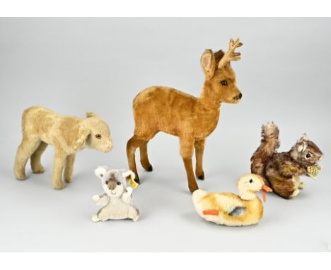 Five assorted German Steiff toy animals. 20th century. Size: 11 - 36 cm. In good condition.