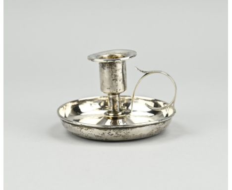 Silver candlestick, 800/000, on round base with a round light. The candlestick has a handle of rectangular silver. ø 11x7cm. 