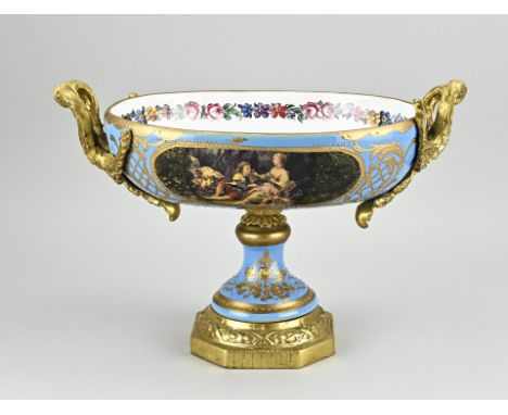 Porcelain table bowl in Sevres style, with bronze mount and gold decoration. Second half 20th century. Dimensions: 31 x 40 x 