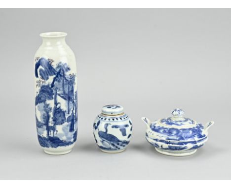 Three parts antique Chinese porcelain. 1x Kang Xi vase with figures in garden/deer/deity, 18th century, with bottom mark. 1x 