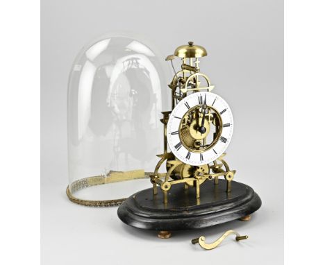 19th century skeleton clock with fusee + half hour strike + original glass dome. Dimensions: H 40 cm. In good condition.