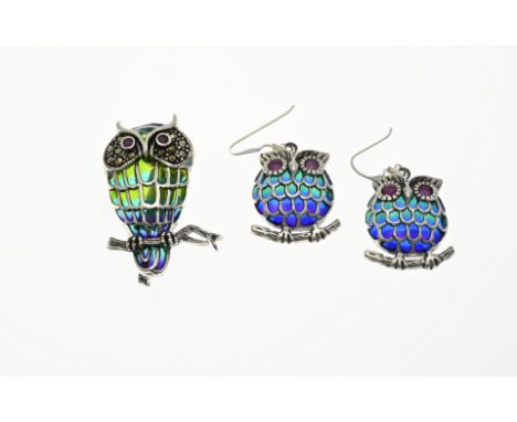 Silver brooch and earrings, 925/000, in the shape of an owl decorated with enamel, marcasite and rubies. 35 mm. total approx.