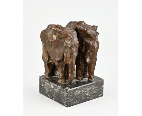 Modern bronze sculpture by Antoinette Briët. Two elephants on marble base. Dimensions: 14 cm. In good condition.