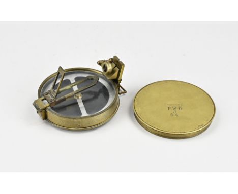 Antique English ship's compass made of brass. AG Thornton Ltd. Manchester PWD. J. 54. Dimensions: Ø 11.7 cm. In good conditio