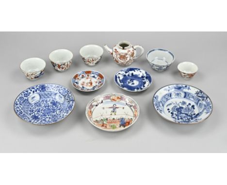 Lot with eleven parts of various Chinese porcelain. 18th - 19th century. Including; Imari, Family Rose, Kang Xi, Cheng Lung e