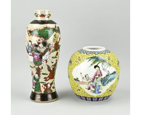 Two parts Chinese porcelain. 1x Cantonese vase with bottom mark. 1x Familie Rose ginger jar with garden decor. Size: 18 - 30.