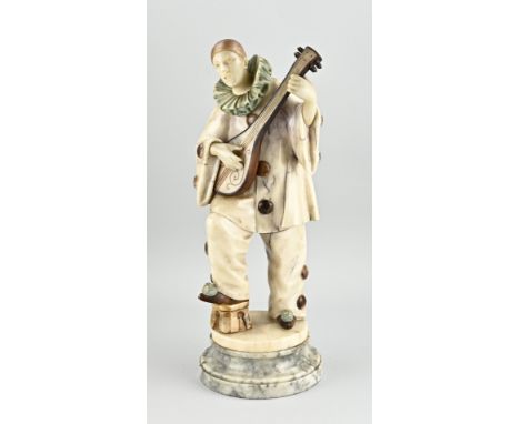 Large signed marble pierrot with lute, by R. Anrili. Italy. 1864 - 1943. Size: 56.5 cm. In good condition.