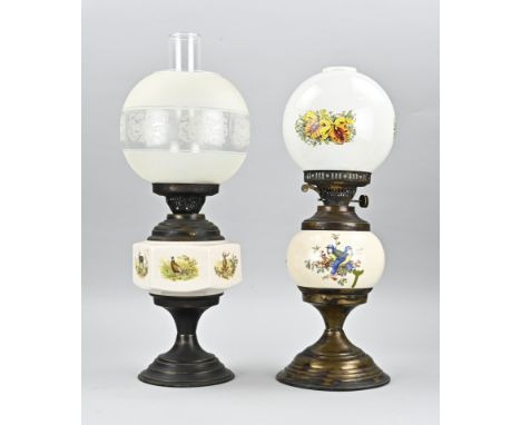 Two old petroleum lamps with ceramic reservoir + game representation decor. 20th century. Dimensions: H 51 - 56 cm. In good c