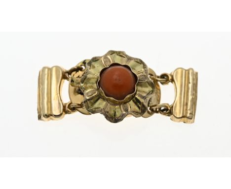 Yellow gold clasp, 585/000, decorated with a blood coral. Flat clasp in the shape of a flower, provided with rectangular end 