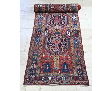 Persian Heres runner with floral decoration. Dimensions: 400 x 100 cm. In good condition.