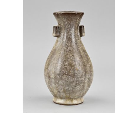 Chinese porcelain celadon vase with scale-like glaze. Sung. Size: H 21cm. In good condition.