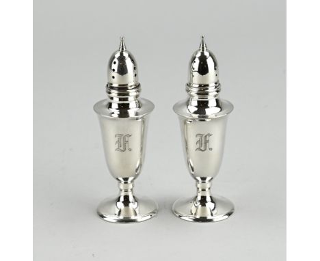 Two silver sprinklers, 925/000, conical model on a round base. The sprinklers are provided with a monogram engraving. Marked 