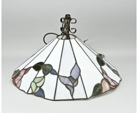 Stained glass pendant lamp, Tiffany style. Second half 20th century. Dimensions: 25 x Ø 47 cm. In good condition.