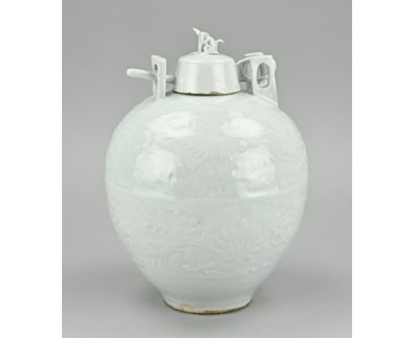 Old Blanc de Chine Chinese porcelain storage jar with fantasy animal on lid + dragon decoration. Dimensions: H 24 cm. In good