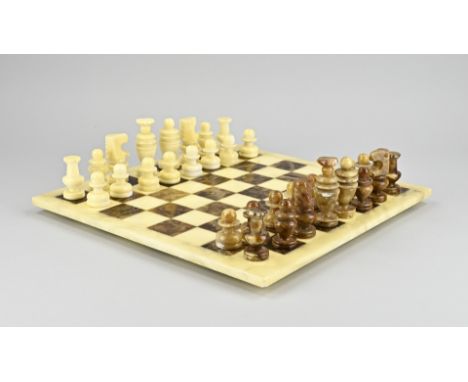 Complete chess set, made of alabaster. Italy. Second half 20th century. Dimensions: 37 x 37 cm. In good condition.