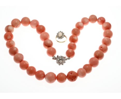 Bamboo coral necklace with a clasp with rhinestones, length 54 cm. ø bead 14 mm. and an entourage ring, 375/000, with opal an