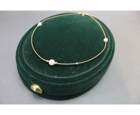 A 9ct gold and pearl necklace 