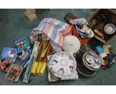 Box, cool box and a bag containing car hub caps, lights, inspection light, jack, tools etc 