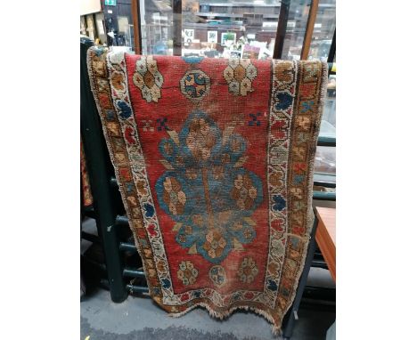 Patterned fringed runner +/- 75 cm x 260 cm