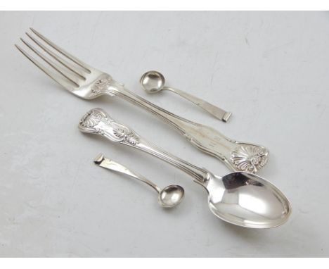 A silver dessert spoon, London 1829, kings pattern, together with a similar table fork and two salt spoons, 5.6 ozt (4).