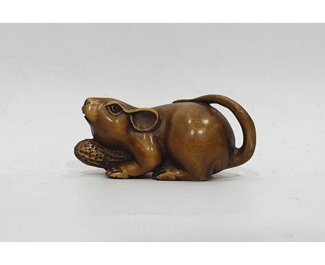 Japanese carved horn netsuke in the form of a mouse with monkey nut, signed to base, 6.5cm wide 