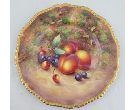 A Royal Worcester plate, decorated with fruit to a gadroon border by Freeman, diameter 10.5insCondition Report:  Good conditi