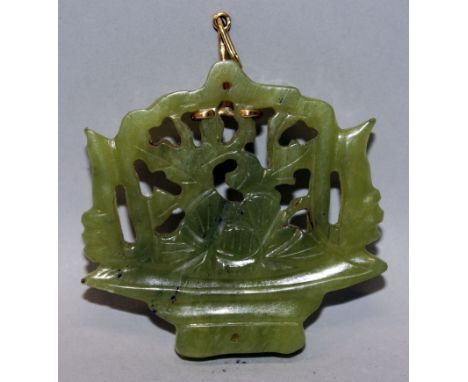 AN EARLY 20TH CENTURY CHINESE DARK CELADON PIERCED JADE PENDANT, supported on a gold-metal suspension clasp with loop, the ca