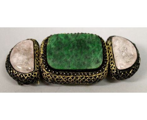 A GOOD EARLY 20TH CENTURY CHINESE GREEN JADE AND ROSE QUARTZ FILIGREE SILVER BELT BUCKLE, the central stone of mottled comple