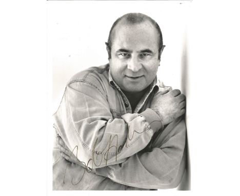Bob Hoskins signed 8x6 black and white photo. Robert William Hoskins ,26 October 1942 – 29 April 2014, was an English actor. 