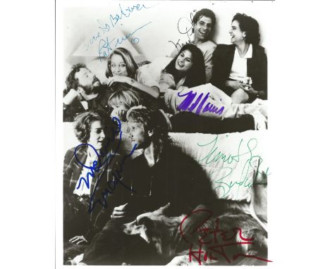 Thirtysomething multi signed 10x8 black and white photo signed by cast members Patricia Welting ,Melanie Mayron, Peter Horton